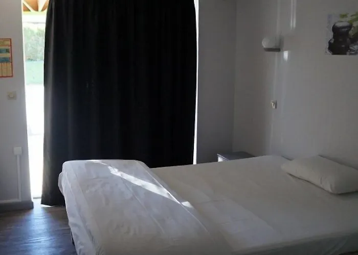 מלון Relais Des 3 Pommes באיו