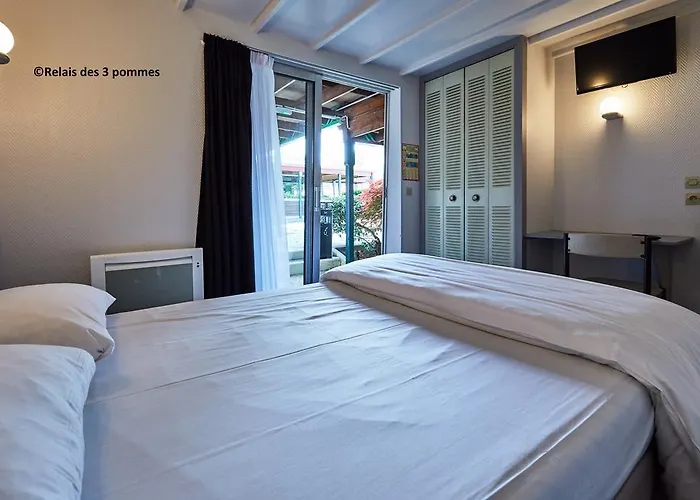 Relais Des 3 Pommes מלון